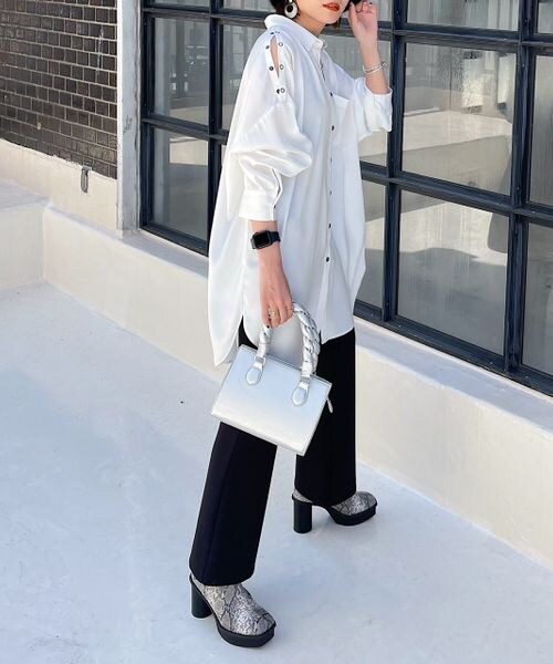PAGEBOY（ページボーイ）の「スナップサテンチュニックシャツ（トップス・レディース・オフホワイト05/ブラック09/ココア53/エメラルド79・F）」の9枚目の写真