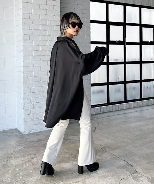 PAGEBOY（ページボーイ）の「スナップサテンチュニックシャツ（トップス・レディース・オフホワイト05/ブラック09/ココア53/エメラルド79・F）」の16枚目の写真