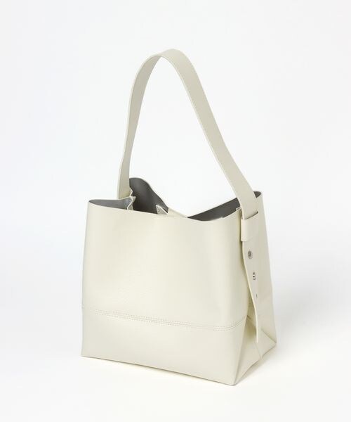PAGEBOY（ページボーイ）の「スクエアソフトBAG（バッグ・レディース・オフホワイト05/ブラック09・F）」の3枚目の写真