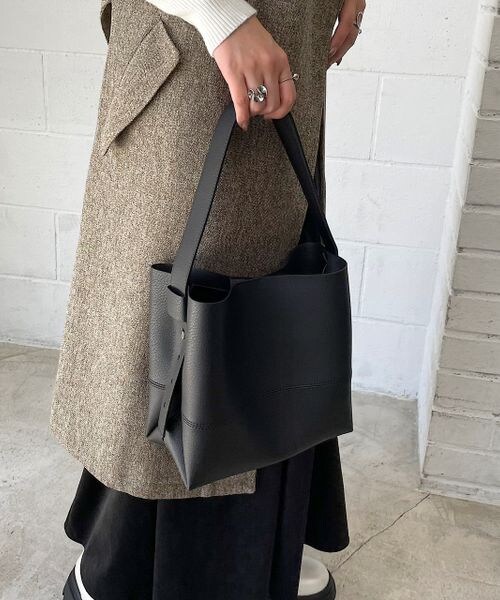 PAGEBOY（ページボーイ）の「スクエアソフトBAG（バッグ・レディース・オフホワイト05/ブラック09・F）」の2枚目の写真