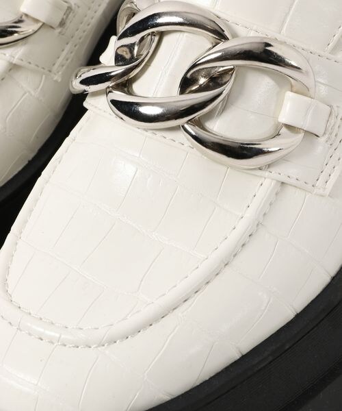 PAGEBOY（ページボーイ）の「チャンキーローファー（シューズ・レディース・オフホワイト05/ブラック09・M(23.5cm)/L(24.5cm)）」の4枚目の写真