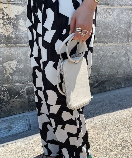 PAGEBOY（ページボーイ）の「マルチミニショルダー（バッグ・レディース・オフホワイト05/ブラック09・F）」の4枚目の写真