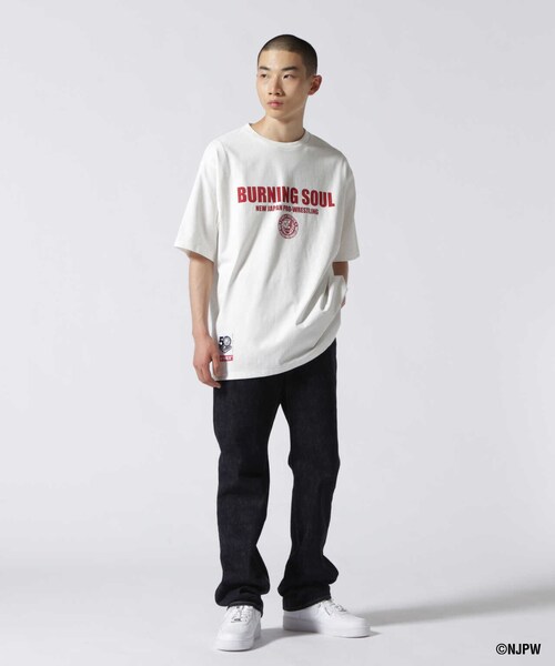 AVIREX（アヴィレックス）の「【新日本プロレス × AVIREX】半袖 バーニング ソウル Tシャツ / S/S BURNING SOUL T-SHIRT（トップス・ブラック/ホワイト・M/L/XL/2XL）」の3枚目の写真