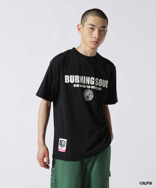 AVIREX（アヴィレックス）の「【新日本プロレス × AVIREX】半袖 バーニング ソウル Tシャツ / S/S BURNING SOUL T-SHIRT（トップス・ブラック/ホワイト・M/L/XL/2XL）」の18枚目の写真