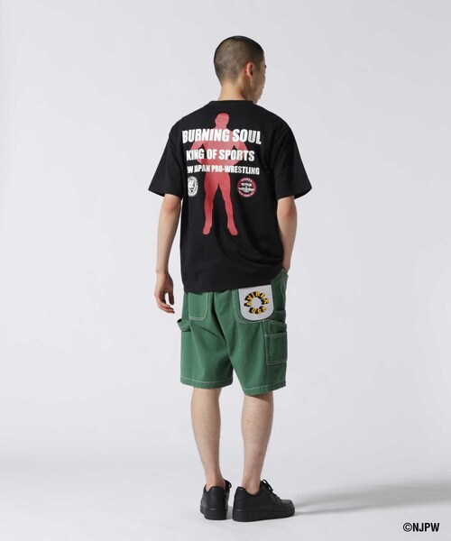 AVIREX（アヴィレックス）の「【新日本プロレス × AVIREX】半袖 バーニング ソウル Tシャツ / S/S BURNING SOUL T-SHIRT（トップス・ブラック/ホワイト・M/L/XL/2XL）」の20枚目の写真