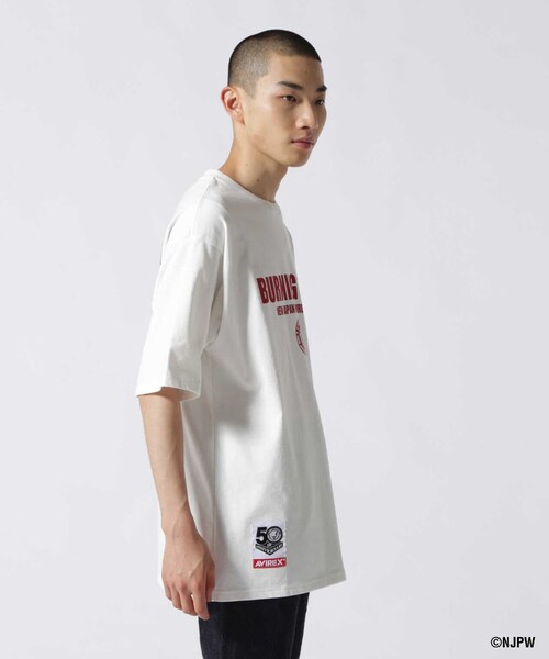 AVIREX（アヴィレックス）の「【新日本プロレス × AVIREX】半袖 バーニング ソウル Tシャツ / S/S BURNING SOUL T-SHIRT（トップス・ブラック/ホワイト・M/L/XL/2XL）」の4枚目の写真