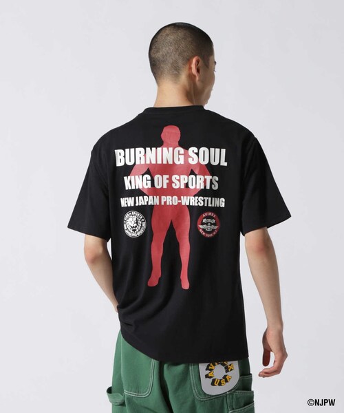 AVIREX（アヴィレックス）の「【新日本プロレス × AVIREX】半袖 バーニング ソウル Tシャツ / S/S BURNING SOUL T-SHIRT（トップス・ブラック/ホワイト・M/L/XL/2XL）」の17枚目の写真