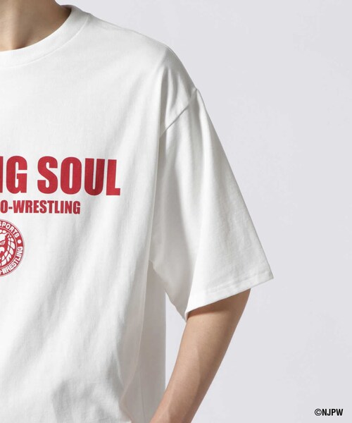 AVIREX（アヴィレックス）の「【新日本プロレス × AVIREX】半袖 バーニング ソウル Tシャツ / S/S BURNING SOUL T-SHIRT（トップス・ブラック/ホワイト・M/L/XL/2XL）」の6枚目の写真