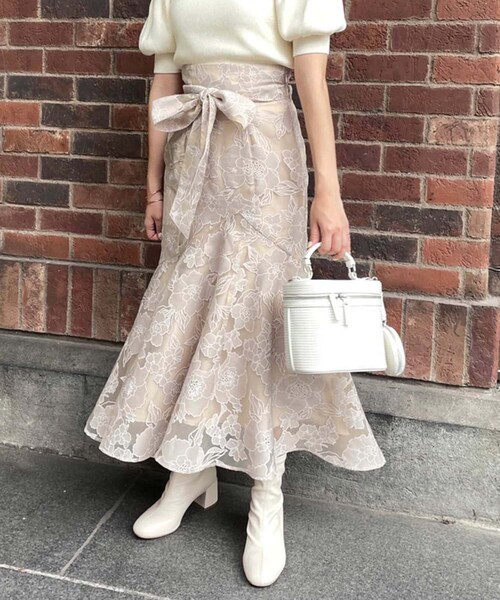 one after another NICE CLAUP(ワンアフターアナザーナイスクラップ)の「【S・Mサイズ展開】リボンラッフルマーメイドスカート(スカート・レディース・ベージュ系その他/ベージュ/ブラウン/ブラック系その他・1/2)」の2枚目の写真
