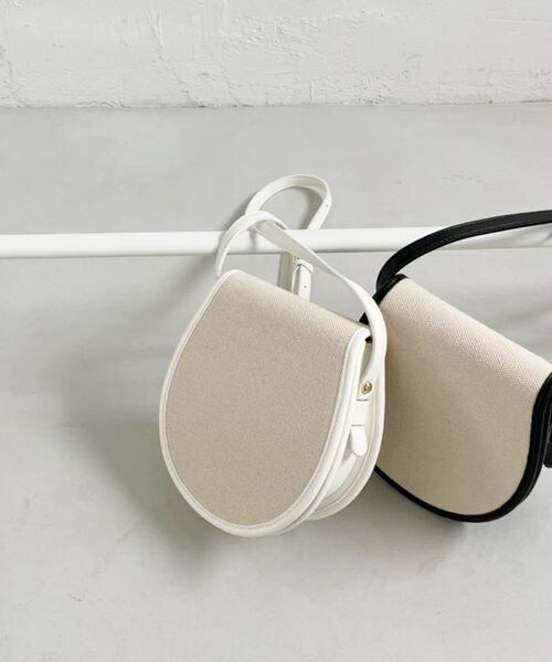 Heather(ヘザー)の「パイピングキャンバスショルダ-(バッグ・レディース・アイボリー 08/ブラック 09・ONESIZE)」の9枚目の写真