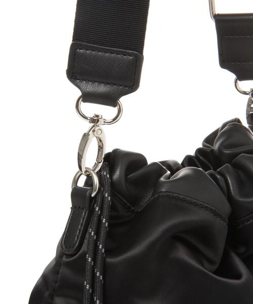 LEPSIM（レプシィム）の「キンチャクチャームツキショルダーバッグ（バッグ・レディース・ブラック09/グレージュ52/ベージュ54・ONE SIZE）」の9枚目の写真