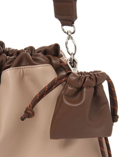 LEPSIM（レプシィム）の「キンチャクチャームツキショルダーバッグ（バッグ・レディース・ブラック09/グレージュ52/ベージュ54・ONE SIZE）」の15枚目の写真