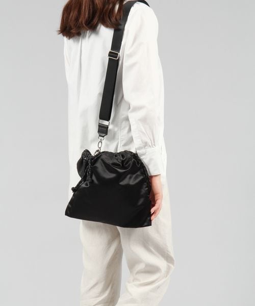 LEPSIM（レプシィム）の「キンチャクチャームツキショルダーバッグ（バッグ・レディース・ブラック09/グレージュ52/ベージュ54・ONE SIZE）」の4枚目の写真