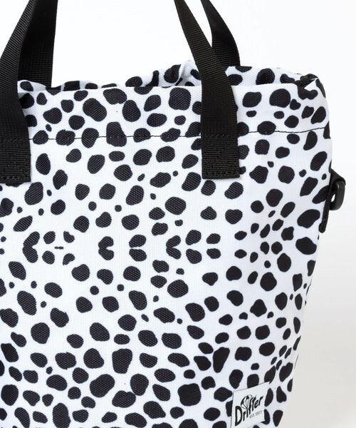 LEPSIM（レプシィム）の「キンチャクバッグ（バッグ・レディース・ダルメシアン10/カウ柄50/ブルー85・ONE SIZE）」の14枚目の写真