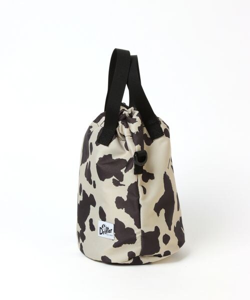 LEPSIM（レプシィム）の「キンチャクバッグ（バッグ・レディース・ダルメシアン10/カウ柄50/ブルー85・ONE SIZE）」の12枚目の写真