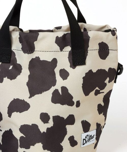 LEPSIM（レプシィム）の「キンチャクバッグ（バッグ・レディース・ダルメシアン10/カウ柄50/ブルー85・ONE SIZE）」の15枚目の写真