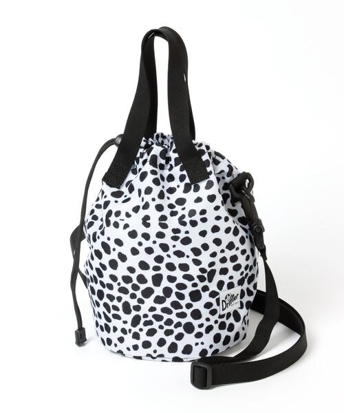 LEPSIM（レプシィム）の「キンチャクバッグ（バッグ・レディース・ダルメシアン10/カウ柄50/ブルー85・ONE SIZE）」の7枚目の写真