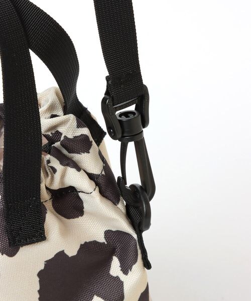 LEPSIM（レプシィム）の「キンチャクバッグ（バッグ・レディース・ダルメシアン10/カウ柄50/ブルー85・ONE SIZE）」の18枚目の写真