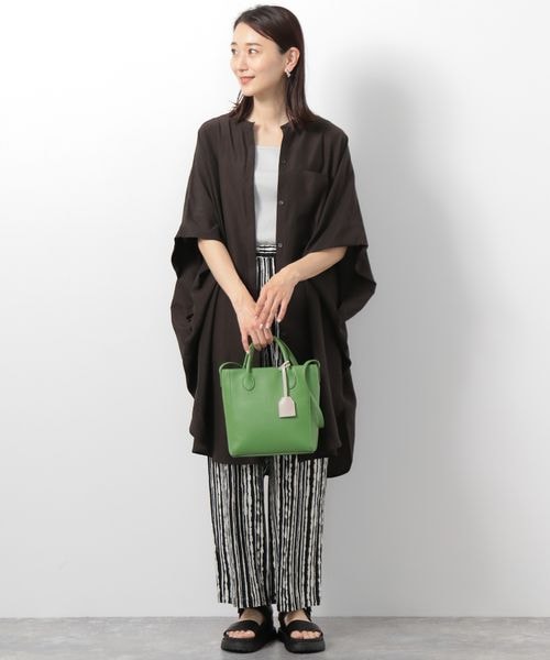 LEPSIM(レプシィム)の「BIGポンチョシャツチュニック(トップス・レディース・オフホワイト05/ブラック09/ピンク21/グリーン75・FREE SIZE)」の12枚目の写真
