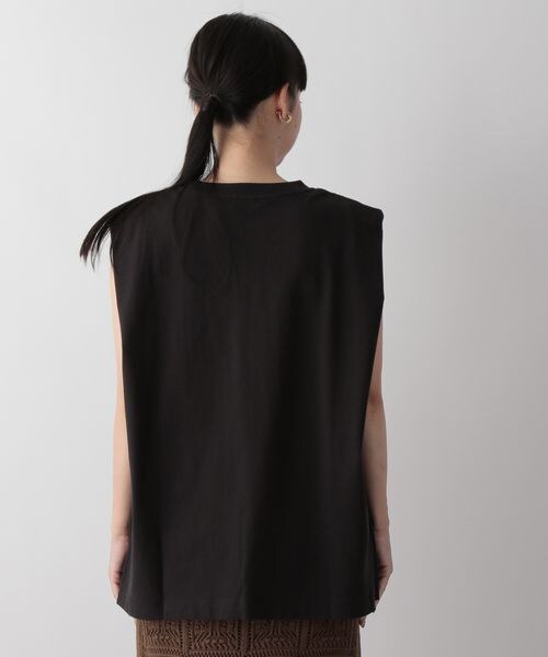 LOWRYS FARM（ローリーズファーム）の「ショルダースクエアノースリーブ（トップス・レディース・オフ05/ブラック09/チャコールグレー18・F）」の12枚目の写真