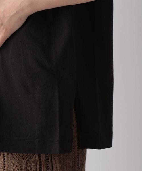 LOWRYS FARM（ローリーズファーム）の「ショルダースクエアノースリーブ（トップス・レディース・オフ05/ブラック09/チャコールグレー18・F）」の16枚目の写真