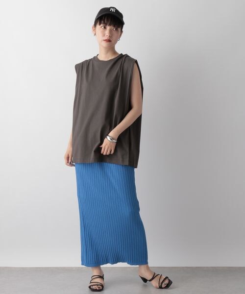 LOWRYS FARM（ローリーズファーム）の「ショルダースクエアノースリーブ（トップス・レディース・オフ05/ブラック09/チャコールグレー18・F）」の7枚目の写真