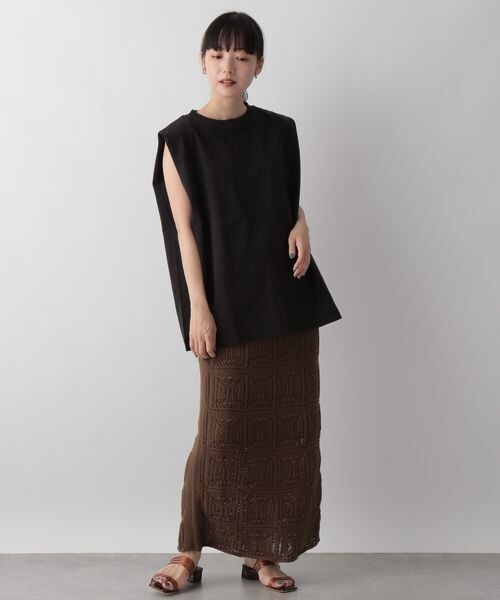 LOWRYS FARM（ローリーズファーム）の「ショルダースクエアノースリーブ（トップス・レディース・オフ05/ブラック09/チャコールグレー18・F）」の5枚目の写真