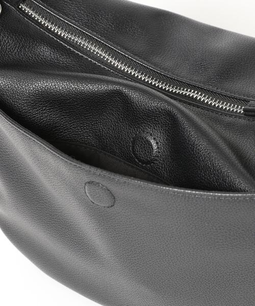 LOWRYS FARM（ローリーズファーム）の「柔ら軽いハーフムーンＢＡＧ（バッグ・レディース・アイボリー08/ブラック09/ピンク20・FREE）」の11枚目の写真