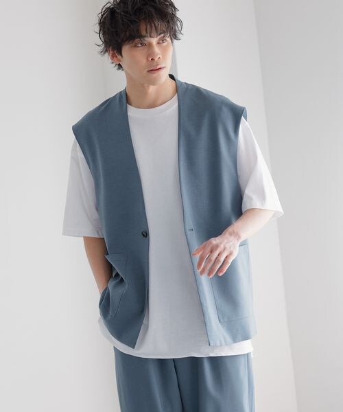 LOWRYS FARM（ローリーズファーム）の「ノーカラーベスト（トップス・メンズ・ブラック09/サックスブルー82/ブルー86・M/L）」の3枚目の写真