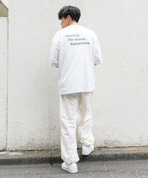 LOWRYS FARM（ローリーズファーム）の「バックロゴプリントＴシャツ（トップス・メンズ・ホワイト02/ホワイト03/ブラック09/ブラウン52・M/L）」の9枚目の写真