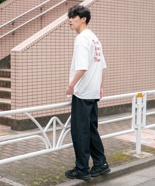 LOWRYS FARM（ローリーズファーム）の「バックロゴプリントＴシャツ（トップス・メンズ・ホワイト02/ホワイト03/ブラック09/ブラウン52・M/L）」の6枚目の写真