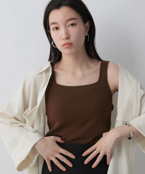 LOWRYS FARM（ローリーズファーム）の「ソウバリスクエアタンクトップ（トップス・レディース・オフ05/ブラック09/レッド35/ブラウン55/イエロー65/グリーン72・F）」の4枚目の写真