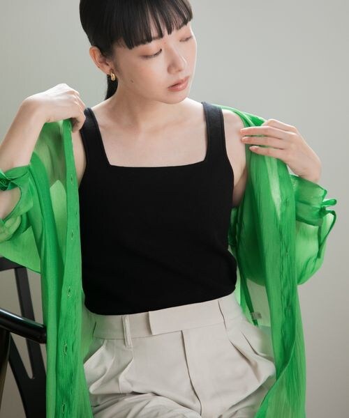 LOWRYS FARM（ローリーズファーム）の「ソウバリスクエアタンクトップ（トップス・レディース・オフ05/ブラック09/レッド35/ブラウン55/イエロー65/グリーン72・F）」の2枚目の写真