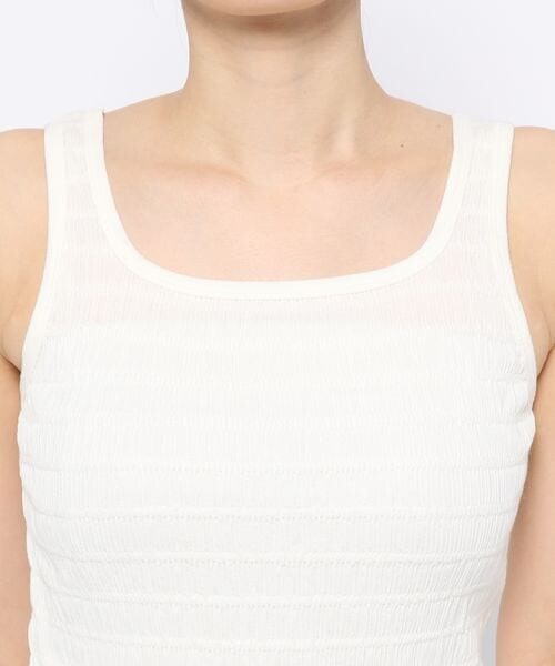 LOWRYS FARM（ローリーズファーム）の「シャーリングタンク（トップス・レディース・オフ05/ブラック09/オレンジ45/グリーン72/パープル92・F）」の14枚目の写真