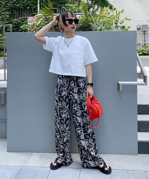 PAGEBOY(ページボーイ)の「ダメージショートTシャツ(トップス・レディース・オフホワイト05/ブラック09/コーラル28/チョコ58・F)」の5枚目の写真