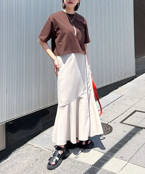 PAGEBOY(ページボーイ)の「ダメージショートTシャツ(トップス・レディース・オフホワイト05/ブラック09/コーラル28/チョコ58・F)」の16枚目の写真