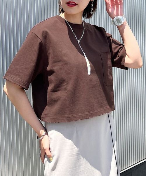 PAGEBOY(ページボーイ)の「ダメージショートTシャツ(トップス・レディース・オフホワイト05/ブラック09/コーラル28/チョコ58・F)」の4枚目の写真