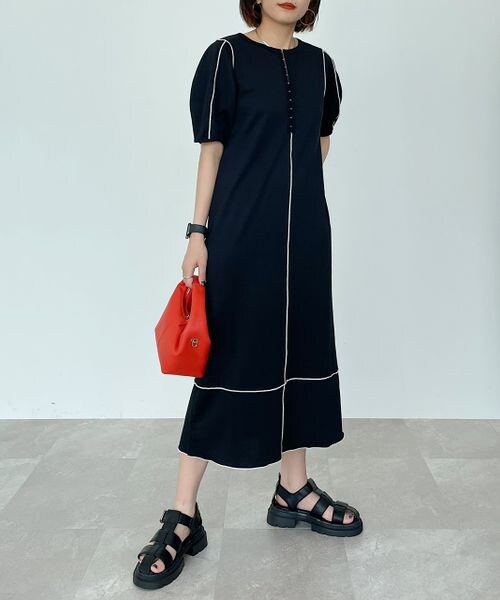 PAGEBOY（ページボーイ）の「ホックネックパイピングワンピース（ワンピース/ドレス・レディース・オフホワイト05/ブラック09・F）」の2枚目の写真