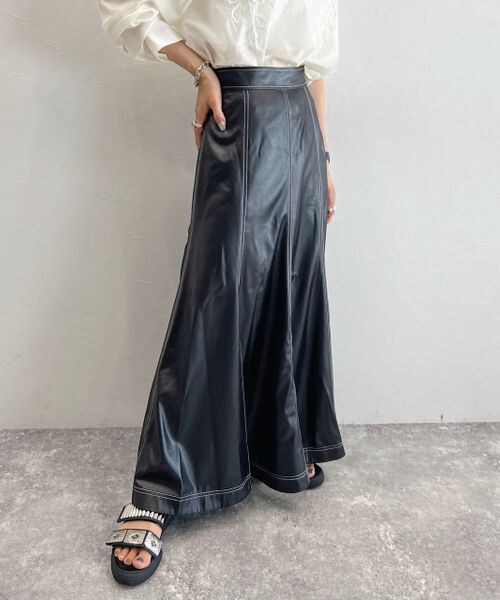 PAGEBOY（ページボーイ）の「CORE / レザーコーティングスカート（スカート・レディース・オフホワイト05/ブラック09・FREE）」の11枚目の写真