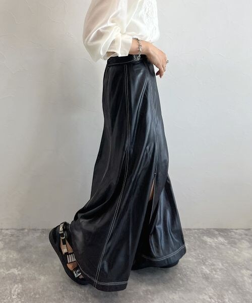 PAGEBOY（ページボーイ）の「CORE / レザーコーティングスカート（スカート・レディース・オフホワイト05/ブラック09・FREE）」の12枚目の写真