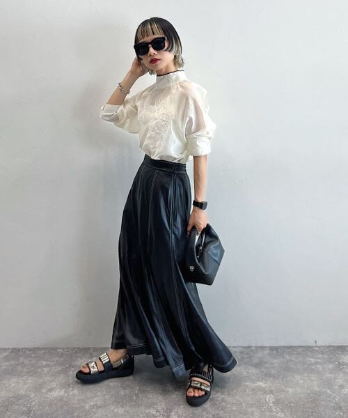 PAGEBOY（ページボーイ）の「CORE / レザーコーティングスカート（スカート・レディース・オフホワイト05/ブラック09・FREE）」の15枚目の写真