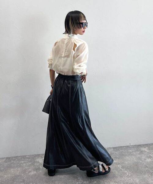 PAGEBOY（ページボーイ）の「CORE / レザーコーティングスカート（スカート・レディース・オフホワイト05/ブラック09・FREE）」の14枚目の写真