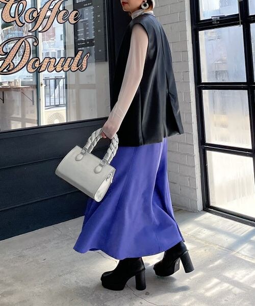 PAGEBOY（ページボーイ）の「ワイドフレアスカート（スカート・レディース・ブラック09/グレージュ12/ロイヤルブルー83・F）」の13枚目の写真