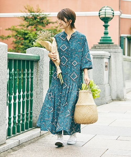 studio CLIP（スタディオクリップ）の「風と遊ぶワンピース 初秋[プチサイズあり]（ワンピース/ドレス・レディース・ブランチベージュ01/マルシェブルー02/ブリックブラウン03・S/M/PS(WEB限定)/PM(WEB限定)）」の2枚目の写真