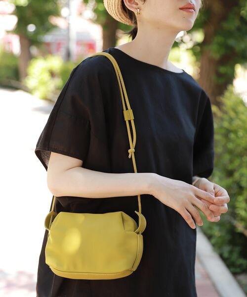 studio CLIP（スタディオクリップ）の「やわらかポシェット（バッグ・レディース・ブラック19/アイボリー52/イエロー60・F）」の3枚目の写真