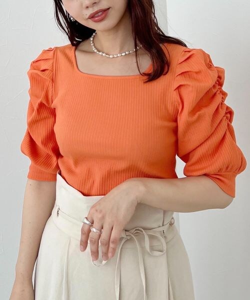 mysty woman(ミスティウーマン)の「パワショル2WAYテレコプルオーバー(トップス・レディース・ホワイト×ブラック02/オフホワイト05/ブラック19/マリーゴールドオレンジ45・F)」の16枚目の写真