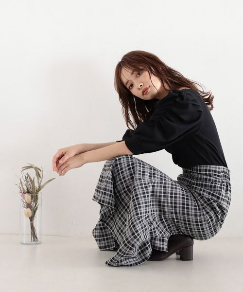 mysty woman(ミスティウーマン)の「パワショル2WAYテレコプルオーバー(トップス・レディース・ホワイト×ブラック02/オフホワイト05/ブラック19/マリーゴールドオレンジ45・F)」の9枚目の写真