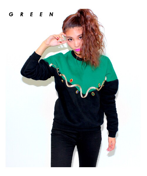 ANAP（アナップ）の「ビジュー×テープデザイン裏起毛スウェットプルオーバー（トップス・レディース・オフホワイト/グリーン/ブルー・one size）」の5枚目の写真