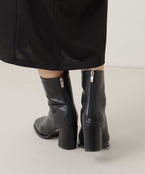 frames RAY CASSIN(フレームスレイカズン)の「スクエアオブリークショートブーツ(シューズ・レディース・クロ/ブラウン/キナリ・M/L)」の14枚目の写真