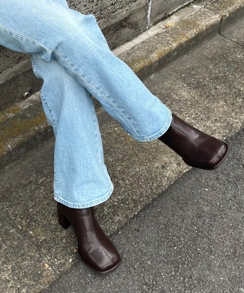 frames RAY CASSIN(フレームスレイカズン)の「スクエアオブリークショートブーツ(シューズ・レディース・クロ/ブラウン/キナリ・M/L)」の2枚目の写真